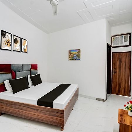 Super Hotel O Burari 뉴델리 외부 사진
