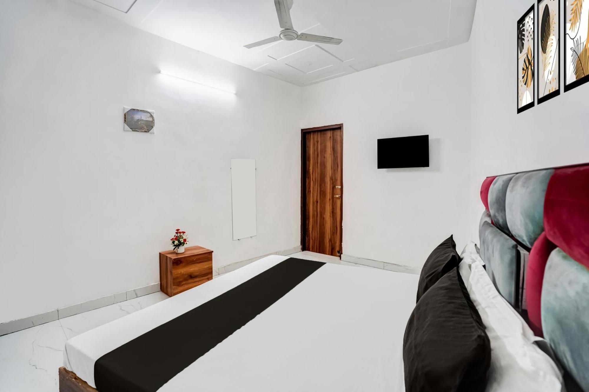 Super Hotel O Burari 뉴델리 외부 사진