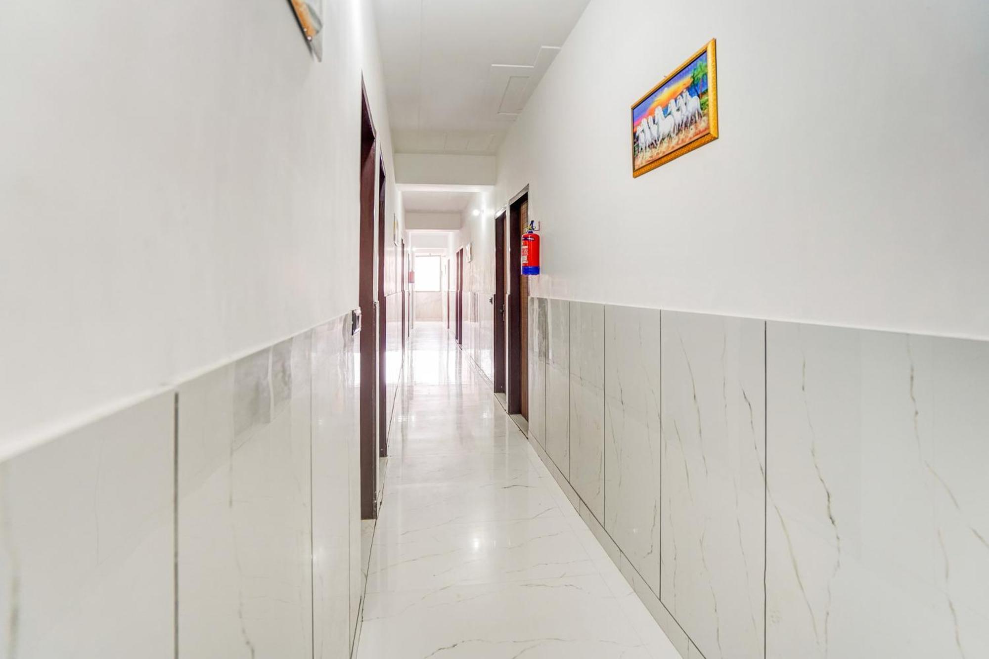 Super Hotel O Burari 뉴델리 외부 사진